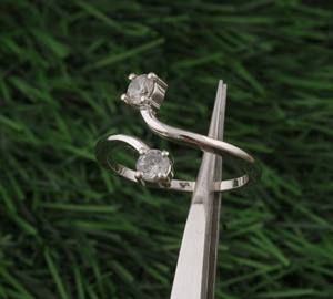 Anillo Apilable Delgado de Plata de Ley 925 de Lujo con Engaste de Bisel Minimalista y Circonita Cúbica CZ para Fiesta, Joyería Femenina - Product Image 1