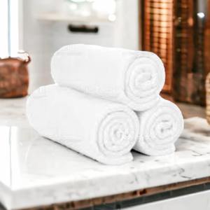 Serviette de bain en coton blanc de haute qualité 600 GSM - Product Image 1