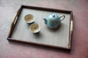 Plateau à thé en bois - Bois dur et tapisserie en bambou - Plateau de service pour le thé ou le pique-nique - Plateau de service de style ottoman fait main par HWC - Product Image 3