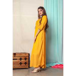 Vestido hecho a mano con diseño de Gotta en amarillo cúrcuma, cuello en V, estilo cruzado y lazo, talla XS con cintura natural. - Product Image 5