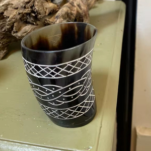 Verres à bière ronds faits à la main, écologiques et modernes, avec gravure personnalisée pour la décoration de la maison - Product Image 5