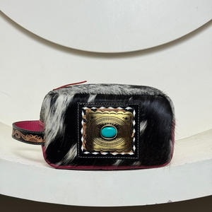 กระเป๋าเครื่องสำอางหนังแท้สำหรับผู้หญิงกระเป๋าเครื่องสำอางมีซิปหนังวัวติดโลโก้ตามสั่งสำหรับเดินทางไปชายหาด - Product Image 4