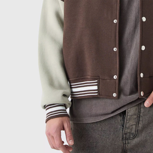 Chaqueta Varsity Estilo Racing para Hombre – Diseño de Parches Inspirado en la Motociclismo con Ribetes a Cuadros, Hombros Acolchados - Product Image 6