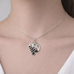 Collar con colgante de estrella fugaz de plata de ley 925 hecho a mano con diamantes negros – Regalo único para mujeres - Product Image 1