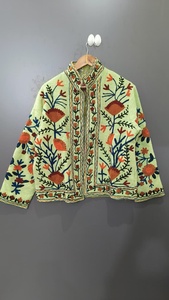 เสื้อแจ็คเก็ตคอจีนสีน้ำเงินกำมะหยี่ ปักลายดอกไม้สีทอง แขนยาว ใส่ได้ในฤดูใบไม้ร่วง - Product Image 2