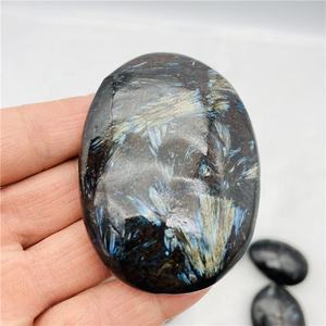 Pierre de paume en quartz astrophyllite naturelle polie, effet feu d'artifice, pour la guérison, vente en gros, produit phare - Product Image 1