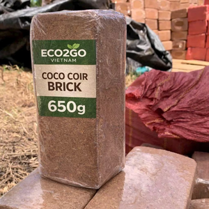 Bloc de tourbe de coco compressé - Biodégradable, léger et écologique, 5 kg, pour usage en jardin, par Eco2go Vietnam - Product Image 1