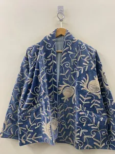 Chaqueta de Terciopelo Azul Bordada a Mano para Mujer, con Intrincados Motivos Florales, Terciopelo Suave, Frente Abierto, Estilo Kimono Corto - Product Image 2