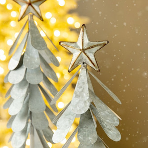 Árboles de Navidad de Metal Galvanizado Hechos a Mano con Follaje de Pétalos en Capas y Adornos de Estrella, Decoración Perfecta para la Mesa Navideña - Product Image 2