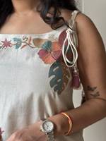 Kurti sans manches pour femme, en coton blanc brodé, imprimé numérique, séchage rapide, longueur genou, coupe classique, style ethnique traditionnel