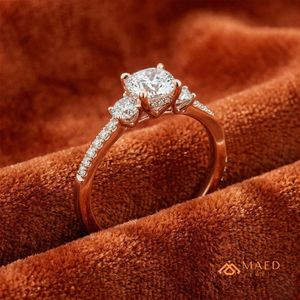 แหวนหมั้นเพชรโมอิสซาไนต์ทรงเรเดียนท์คัท ชุบทองคำขาว 14K ประดับเพชรสามเม็ด พร้อมแหวนแต่งงาน ของขวัญสำหรับเจ้าสาวในวันครบรอบ - Product Image 3