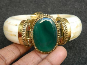 Bracelet artisanal éco-responsable en corne d'animal indien moderne et pierres semi-précieuses avec des pierres d'agate naturelles - Product Image 3