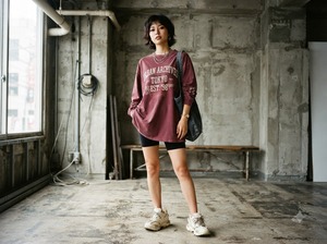 เสื้อสเวตเตอร์คอกลมสีแดงสั่งทำจำนวนมาก พร้อมผ้าพันคอสีดำ ชุดลำลองสำหรับผู้ใหญ่สไตล์สตรีทแฟชั่นฤดูหนาว - Product Image 3