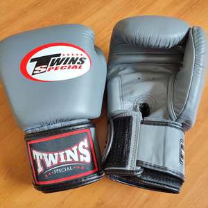Guantes de Cuero Auténticos para Muay Thai y Kickboxing, Guantes Profesionales de Entrenamiento de MMA, Estilo Tradicional, Ajustables para Sparring - Product Image 5