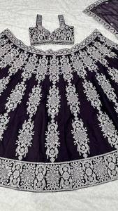 Lehenga Choli de Seda Pesada para Bodas y Festivales, Largo hasta el Suelo, Corte Regular, con Hilo y Lentejuelas, Protección Solar, Reciclado - Product Image 5