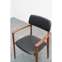 Chaise de salle à manger moderne en bois de noyer avec accoudoirs, siège rembourré en cuir pour la maison, la cuisine, le restaurant, l'hôtel PISANO