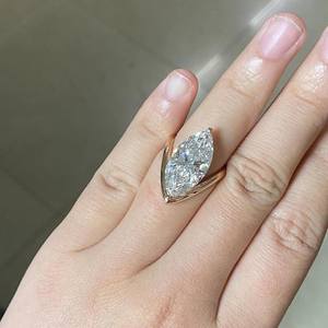 Anillo de banda curvada con corte marquesa alargado de 3.01 CT, cultivado en laboratorio, diseño único para mujer, con oro macizo de 14K, para regalo de promesa nupcial. - Product Image 2