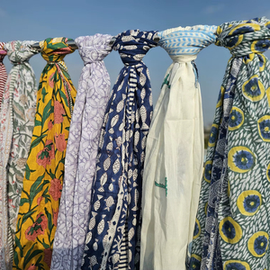 Pareo de algodón hecho a mano con estampado floral, pañuelo ligero y ecológico estilo bohemio para mujer - Product Image 1