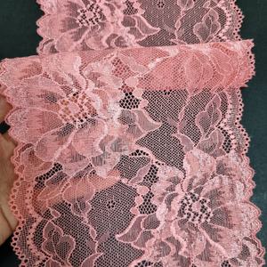 Encaje Elástico con Diseño Floral y Borde Festoneado de 16.5 cm de Ancho para Lencería, Vestidos y Decoración Nupcial - Product Image 3