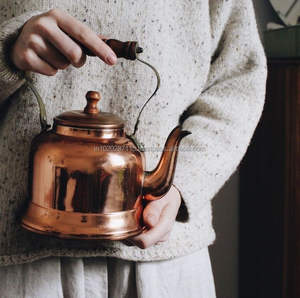 Bouilloire en cuivre de qualité supérieure avec couvercle fonctionnel et poignée robuste conçue pour les amateurs de style de vie rustique - Product Image 4
