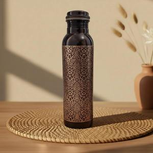 Bouteilles en cuivre de luxe noires et or avec détails dorés, parfaites pour les occasions spéciales et les cadeaux festifs, vente en gros depuis l'Inde - Product Image 1