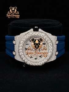 Montre de sport contemporaine avec bracelet en caoutchouc flexible et affichage des heures audacieux - Product Image 1