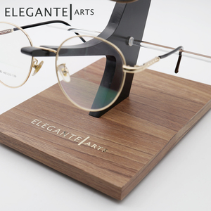 Exhibidor de Madera con Ventana Óptica - Product Image 3