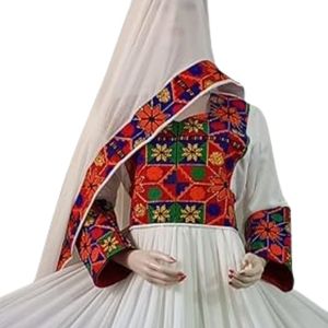 Vestido de Novia Blanco con Bordado Geométrico, Estilo Tradicional Afgano, Venta al Por Mayor de Boutique de Artesanía Hereditaria - Product Image 2