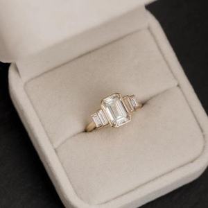 แหวนเพชรเพาะเลี้ยง 2.01 กะรัต ทรงเอเมอรัลด์ห้าเม็ด แหวนสัญญา ทองคำแท้ 14K ของขวัญขอแต่งงานสุดหรูสำหรับแฟนสาว - Product Image 5