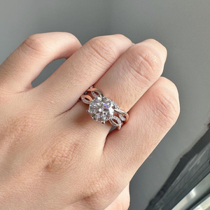 Anillo Cruzado de Cuatro Puntas con Diamante CZ Blanco de Corte Redondo Premium, Joyería Elegante para Esposa, Regalo de Aniversario - Product Image 4