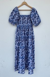 Robe longue en coton pur à fleurs blanches et bleues, tenue d'été pour femmes, manches courtes, tenue de vacances pour femmes, robe longue bohème, vente en gros - Product Image 4