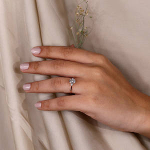 แหวนหมั้นเพชรแบบตัดในห้องปฏิบัติการพร้อมด้วยเพชรกลมสีทอง18K ทรงก้ามปูคู่ของขวัญเครื่องประดับแพลตตินัม - Product Image 2