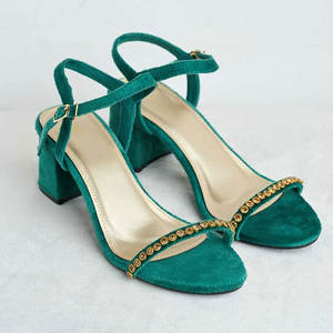 Impresionantes sandalias de tacón de terciopelo y cuero genuino hechas a mano en un tono verde botella, tendencia de moda para mujer. - Product Image 1