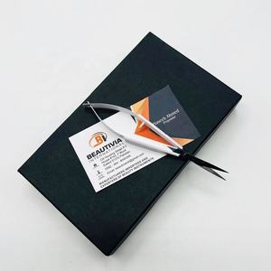 Tijeras de manicura rusas extra afiladas, herramienta de belleza sostenible de acero inoxidable con acción de primavera en blanco y negro para cutículas - Product Image 6