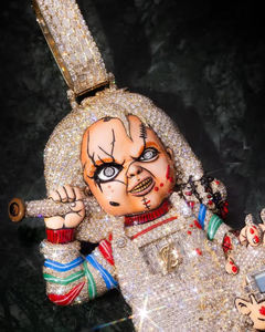 Colgante de Muñeco Chucky con Incrustaciones Brillantes y Detalles de Zapatillas Rojas, Joyería de Lujo Unisex para Regalo, Estilo Hip Hop - Product Image 3