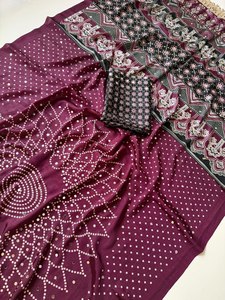 ผ้าไหมเครปเนื้อนุ่มพรีเมียม Reglance สำหรับผู้หญิง ลาย Chakra Bandhani Ajrak พร้อมลายปักกระจกและลูกไม้ เหมาะสำหรับงานแต่งงาน งาน Diwali และโอกาสพิเศษ - Product Image 3