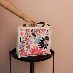 Sacs à main élégants pour femmes, ornés de perles et de motifs multicolores vives, conçus pour un port stylé par Whimsy Art Craft. - Product Image 3