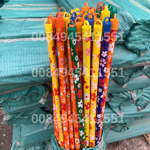 Juego de cepillos y mangos de escoba de fregona de madera con revestimiento de PVC italiano con diseño de flores, cerdas suaves, venta al por mayor a granel de Vietnam - Product Image 5