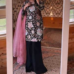 Ensemble haut, bas et dupatta pour femmes, vêtements de soirée de créateur - Product Image 3