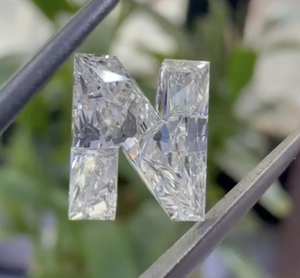 Iniciales del Alfabeto N, Diamante Blanco Sintético Cultivado en Laboratorio, Hecho a Medida, Corte Elegante, Certificado IGI, VVS VS, Joyería con Valoración de Terceros - Product Image 1