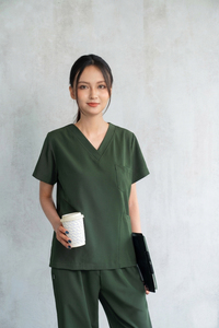 Tenues Médicales Personnalisées pour Femmes : Ensemble Brodé avec Confort Extensible Bidirectionnel - Product Image 2