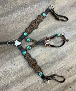 Licol en cuir occidental tendance 2026 avec imprimé léopard et conchos turquoise pour l'équitation - Product Image 3