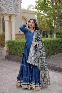 Robe longue en rayonne de créateur MB ETERNAL CLOTHING avec dentelle Gota Patti, doublure en coton évasée de 12 mètres, dupatta moderne en viscose jacquard - Product Image 4