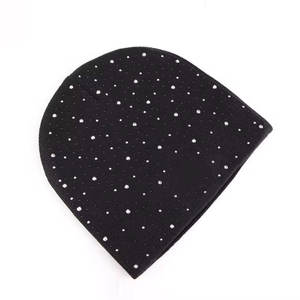 Gorro de Punto Clásico con Pedrería Brillante para Clima Frío, Gorro Personalizado con Logotipo Impreso y Detalles de Cristal - Product Image 6