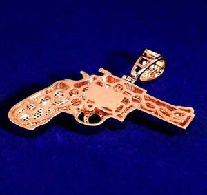Colgante de pistola chapado en oro rosa con micro pavé de circonitas, amuleto de latón, joyería hip hop para hombre - Product Image 2