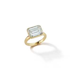 Anillo de Diamante Cultivado en Laboratorio con Corte Esmeralda de 5 Quilates, Engaste Horizontal, Oro Sólido de 14k, Anillo de Compromiso Solitario Moderno - Product Image 3