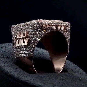 Anillo de Lujo con Diamante Moissanite de Corte Redondo VVS, Anillo Personalizado con Letra, Anillo Hecho a Mano con Corte Baguette Estilo Hip Hop - Product Image 4