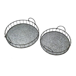 Plateaux de service décoratifs en fer galvanisé style ferme, lot de 2, gris, ronds, en métal, avec poignées, pour table basse ou décoration intérieure - Product Image 1
