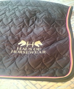 Elegante Manta para Caballo Acolchada con Diseño de Corazón, Impermeable, de Lana y Terciopelo, con Relleno de Piel de Oveja, Fabricante de Artículos Ecuestres - Product Image 6