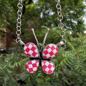 Collier pendentif papillon fait main en argent sterling en pierre damier style bobo vintage pour femme - Product Image 1